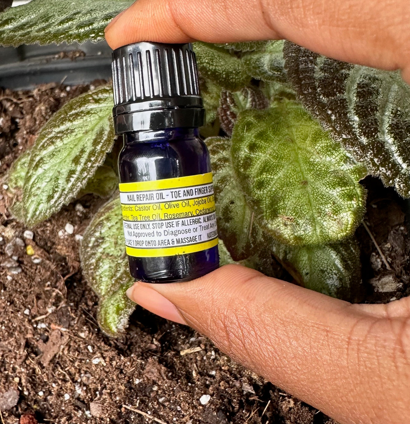 Nail Repair Oil - Toes and Fingers Support image 2
